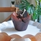 ブラウンのグリースを弾くペーパー焼ける型のカップケーキのマフィンはさみ金のチューリップのコップの木材パルプ